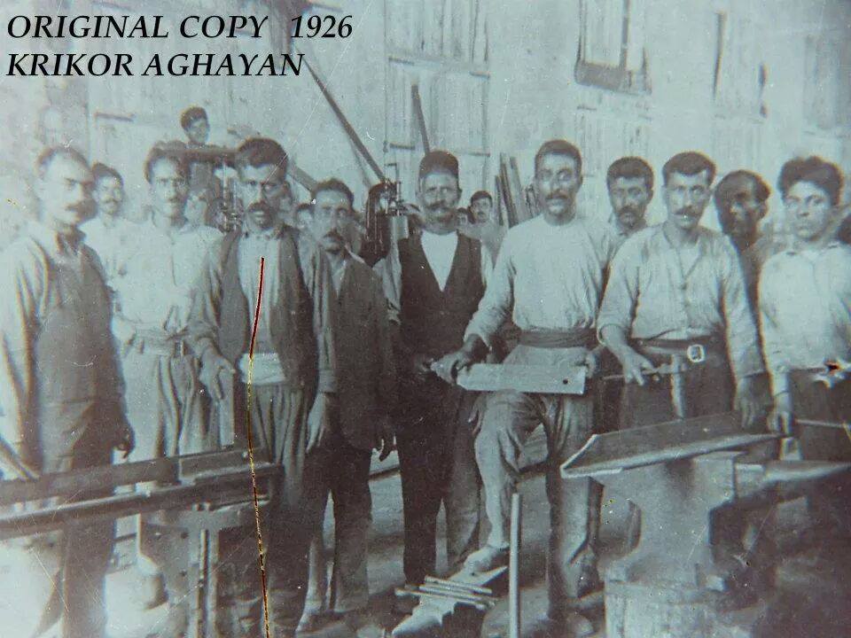 El Mina 1926- Workers who build the train station
